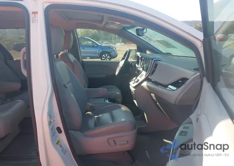 2017 Toyota Sienna Xle/Limited z USA, uszkodzony, nr VIN 5TDDZ3DC6HS167193